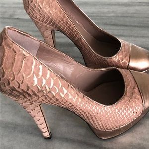 Vince Camuto Size 8 Heels